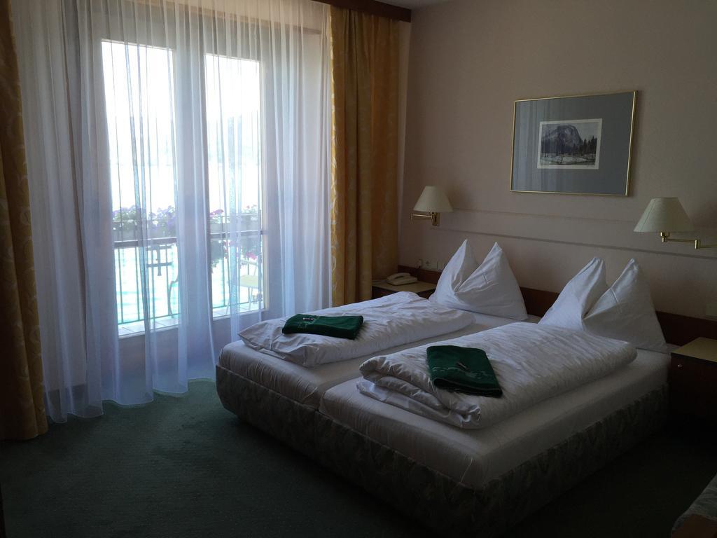 See-Hotel Post Am Attersee Вайсенбах ам Атерзее Стая снимка